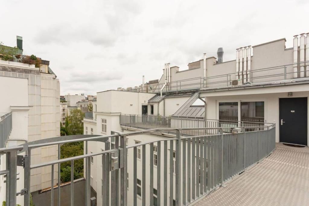 Amazing Terrace, Close To Viennas Biggest Shopping Street ภายนอก รูปภาพ